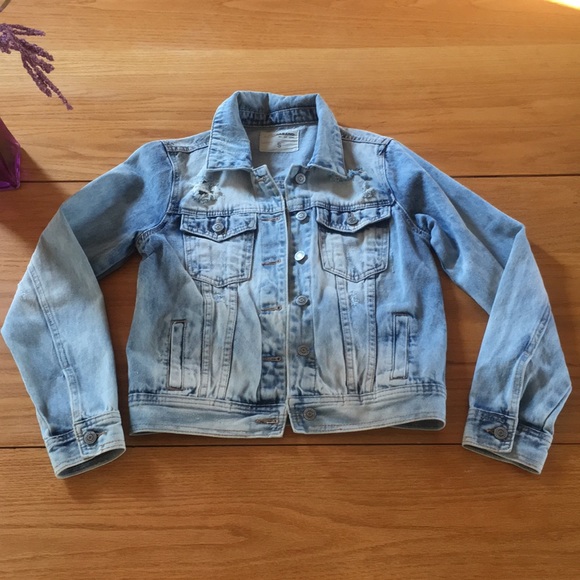 Denim Jacket ✨ - Picture 2 of 6